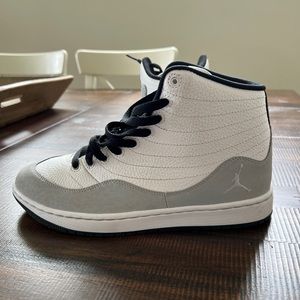 Jordan KO 23 White Wolf Grey Sneakers SIZE 9.5. AR4493-101